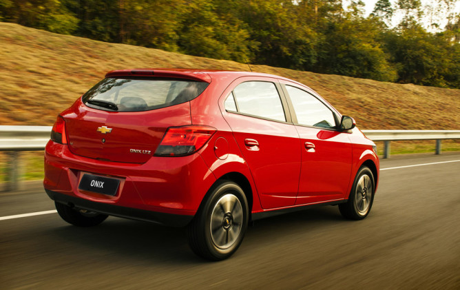 Chevrolet anuncia recall do Onix e Prisma por problemas nos bancos 2