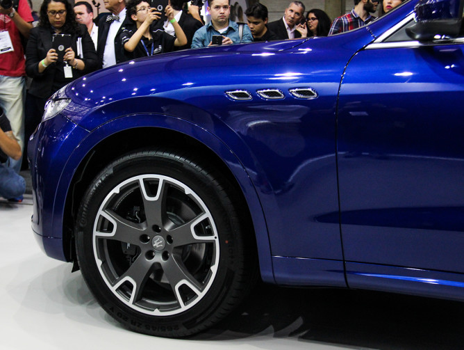 De volta ao Salão do Automóvel de São Paulo- Maserati mostra o seu inédito SUV, o Levante 4