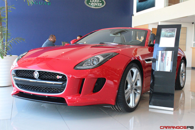 Jaguar F-Type é opção para quem quer esportividade e um rostinho bonito 1