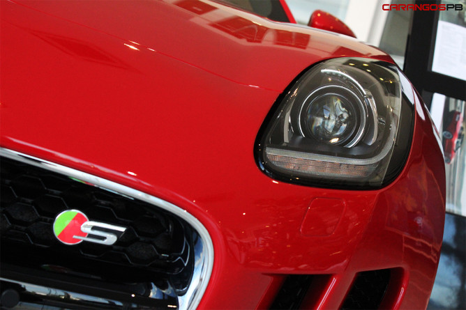 Jaguar F-Type é opção para quem quer esportividade e um rostinho bonito 20