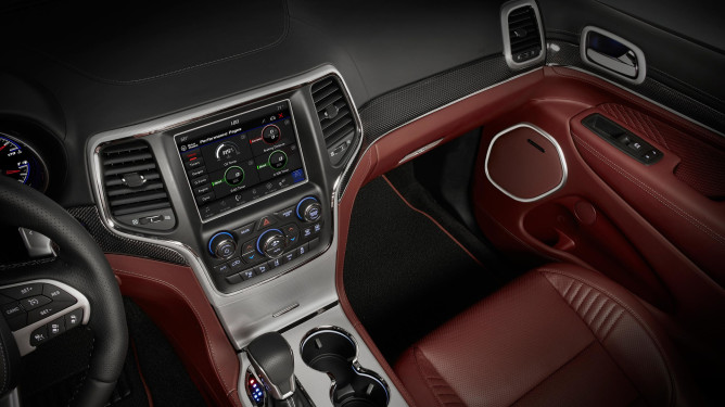Jeep Grand Cherokee Trackhawk- versão apimentada traz V8 de 707 cv 12