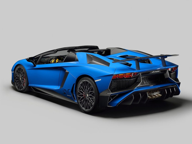 Lamborghini revela versão Roadster do Aventador Superveloce 2