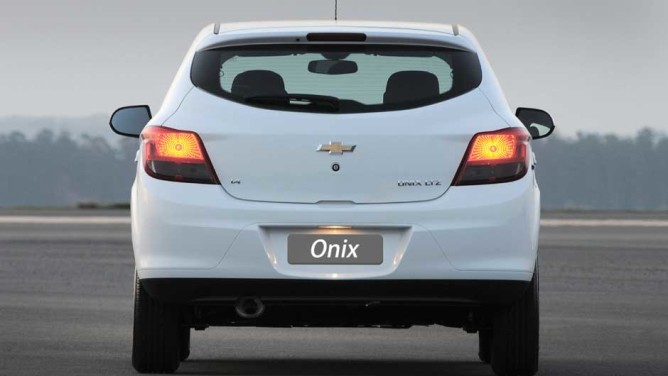 Mais caros- Chevrolet Onix e Prisma passam por reajuste de preço 4