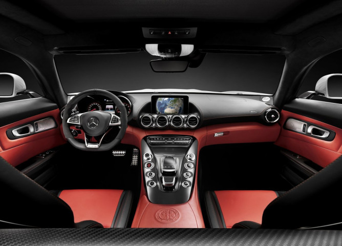 Mercedes revela o novo AMG GT, sucessor do SLS 8