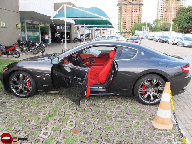 Nas Ruas de João Pessoa Maserati GranTurismo S e Camaro ZL1 19