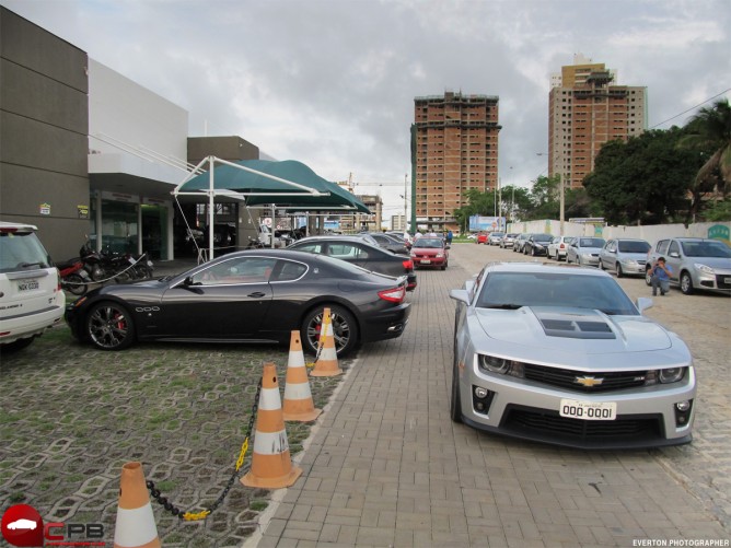 Nas Ruas de João Pessoa Maserati GranTurismo S e Camaro ZL1 25