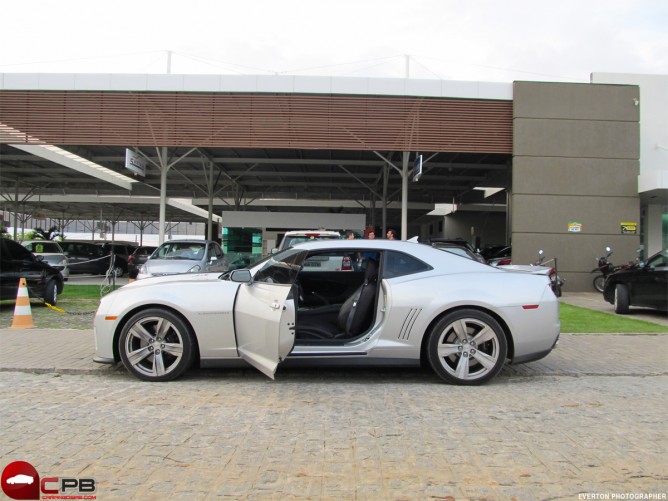 Nas Ruas de João Pessoa Maserati GranTurismo S e Camaro ZL1 32