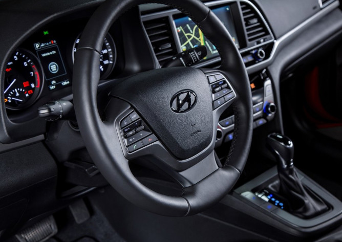 Novo Hyundai Elantra parte de R$ 84,9 mil 4