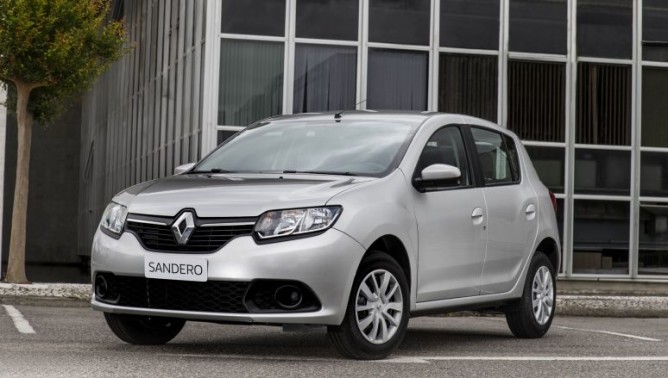 Renault convoca Sandero e Duster para recall por falha no airbag