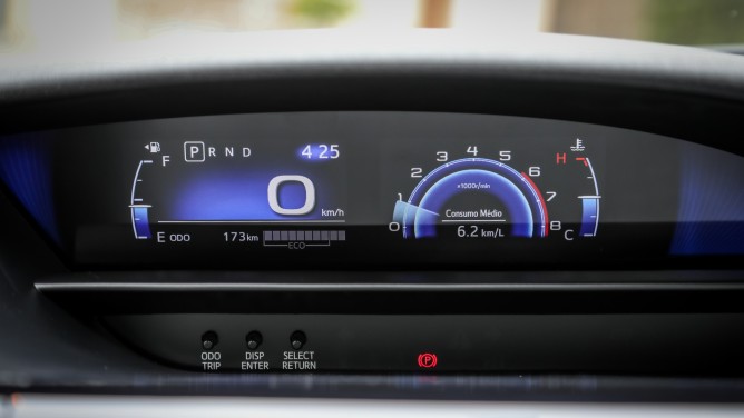 Toyota Etios adota 'novo' visual e chega à linha 2018 2