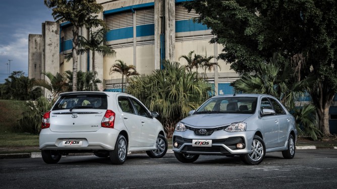 Toyota Etios adota ‘novo’ visual e chega à linha 2018