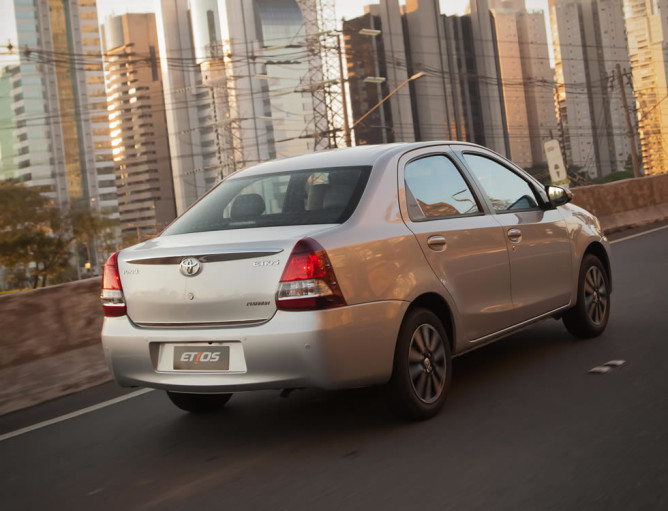 Toyota Etios fica mais caro na linha 2015 1