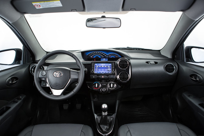 Toyota Etios fica mais caro na linha 2015 2