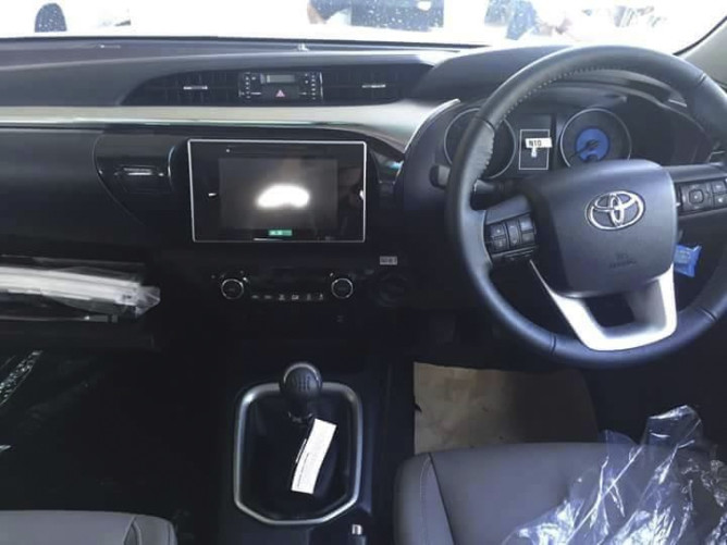 Toyota Hilux 2016 aparece completamente sem disfarces na Tailândia 6